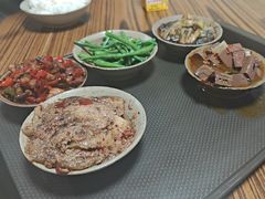 -董哥山城碗碗香(美专校街店)