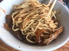 -松树干拌面店