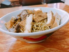 -松树干拌面店