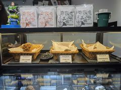 面包甜点陈列柜-NokNok Coffee(宽窄巷子店)