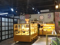 面包甜点陈列柜-啊噗吐呦现场烘焙(麦凯乐店)