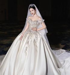 -衣贝姿婚纱礼服馆