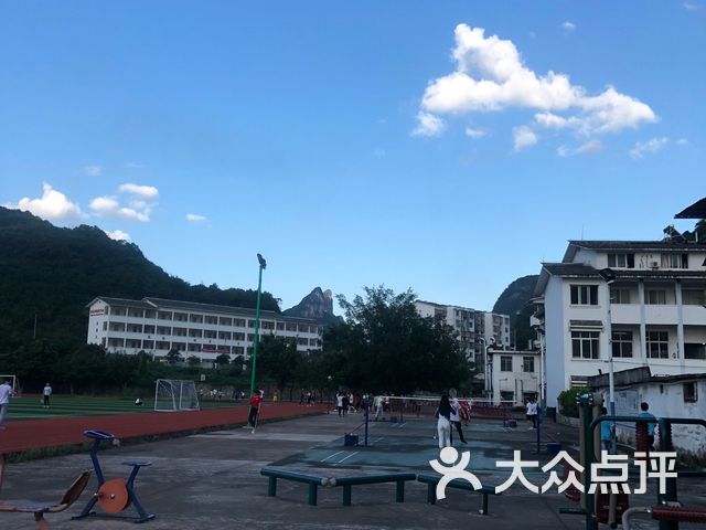 阳朔镇外语实验中学