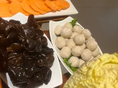 -景明轩•养生酸汤鱼火锅 云贵鲜菌 现舂野果酸汤(王寨小区店)