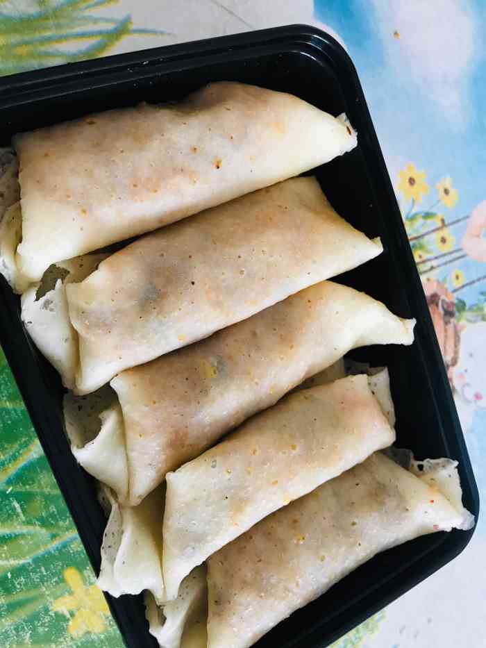小卷饼精致小巧,料足,味道特别好,蒜蓉肥牛粉丝特别好吃,肥牛搭配蒜蓉