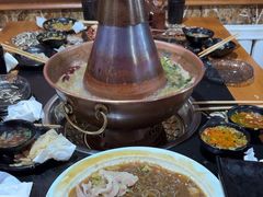 -果松木炭酸菜铜火锅·外婆参鸡汤