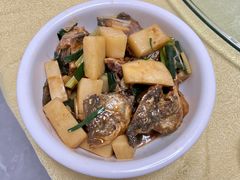 笋焖鲫鱼-苏记美食(张槎一路店)