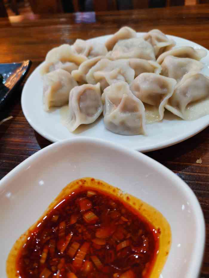 秦味王(簪花路店"葱油饼挺好吃.大麦茶水也算浓,但凉了,不.