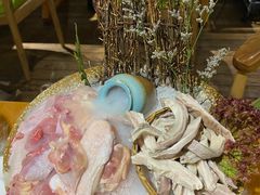 -洪氏嗨捞·广东猪肚鸡·椰子鸡火锅(西咸万象城店)