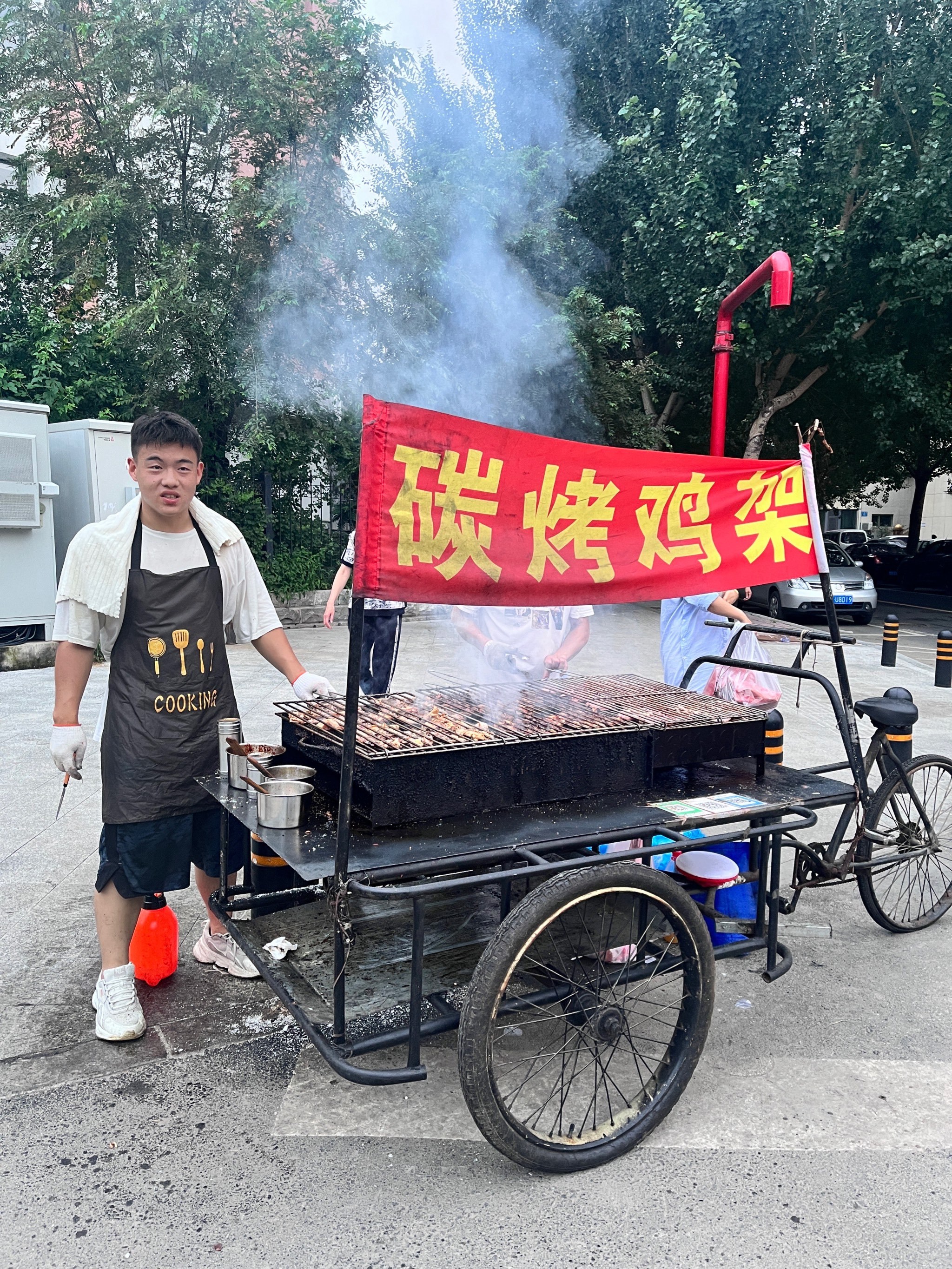 不可错过的美味地摊之炭烤鸡架