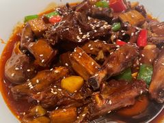 红烧乳鸽-汤城小厨•粤菜•靓汤(苏州街店)