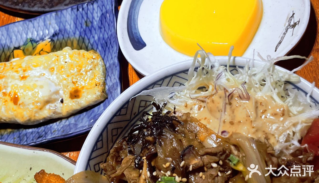 在外面夜市随便吃吃也不止这个价钱呢