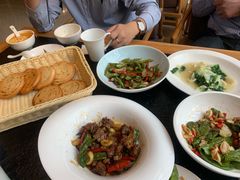 -鱼鲜饭香·招牌汽锅剁椒鱼头王