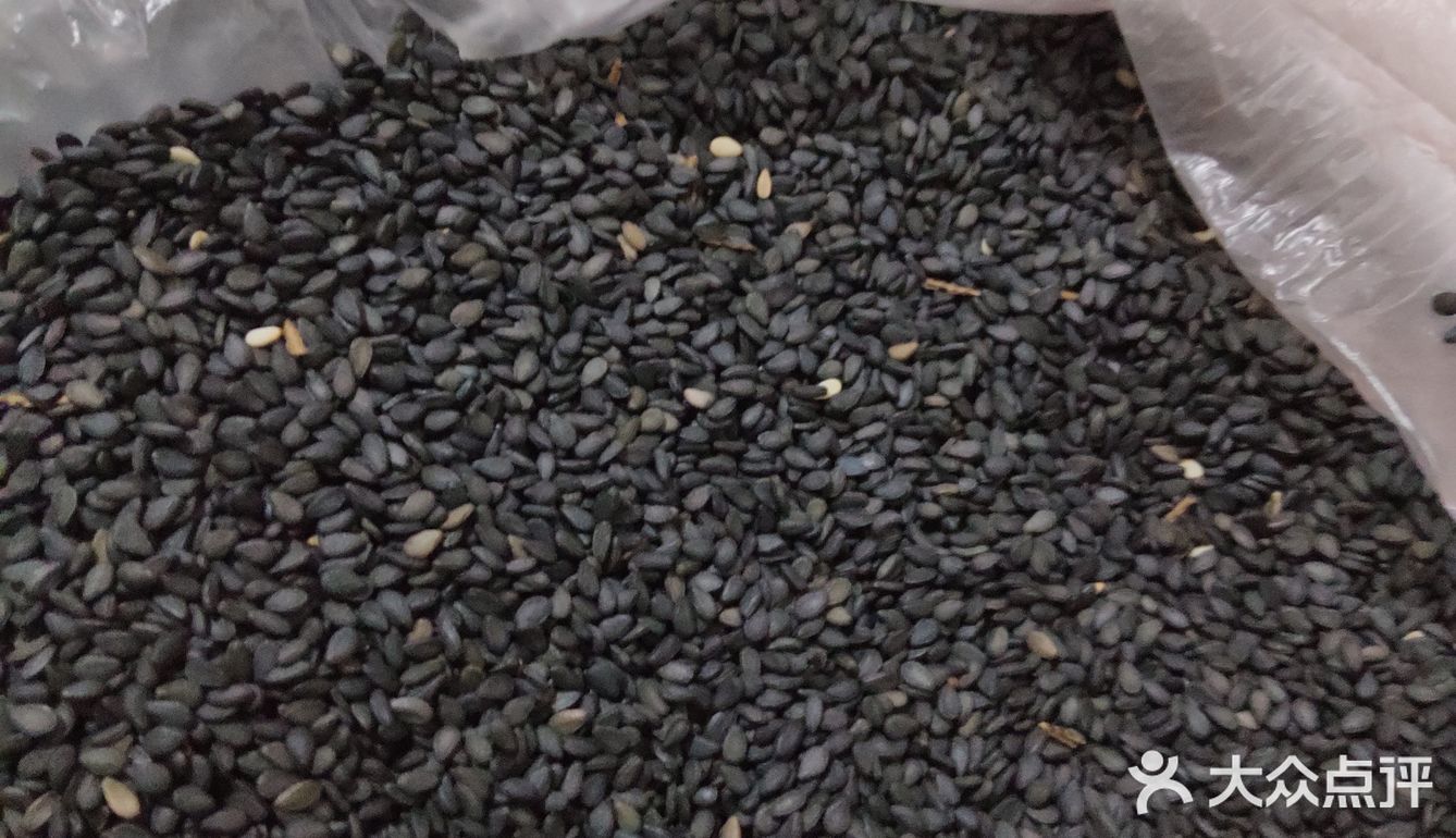 这种果蔬汁特点就是涵盖了几种水果的口感，维生素全面