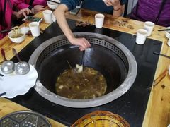 -粘豆包柴火铁锅炖