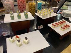 精美蛋糕-OPEN開全日自助餐厅·西餐·海鲜(佛山希尔顿酒店)