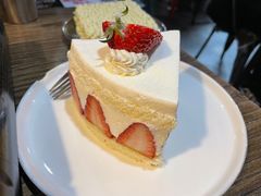 草莓蛋糕-MI WU FACTORY米屋美食工厂餐厅(绿地店)