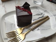 -UNI UNI(环亚凯瑟琳店)