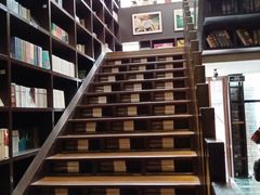 -钟书阁(松江泰晤士小镇店)