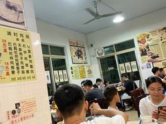 大堂-华哥新鲜猪精品美食