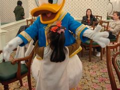 -小镇影院迪士尼小熊Duffy与他的朋友合影地