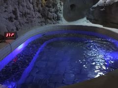 -泉城欧乐堡戏水湾艺术养生温泉