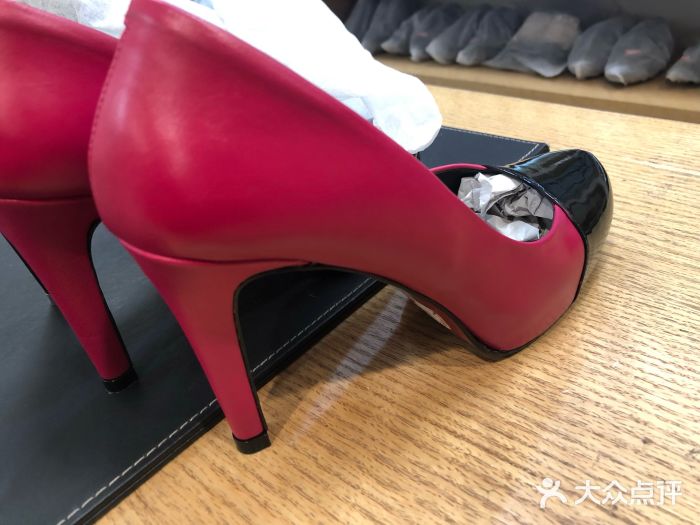 爱革·洗衣改衣·洗鞋修鞋·洗包修包·奢侈品护理(宝地广场店)图片