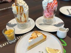 -Chom Cafe and Restaurant