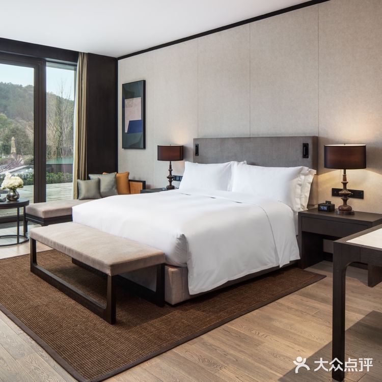 大部分都是能看得到烟波浩渺东钱湖的湖景房