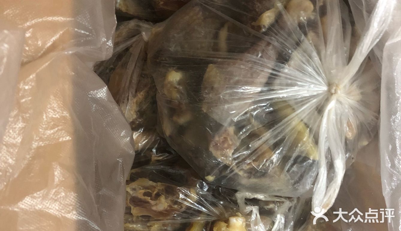 在拿两袋潮汕潮庭的牛肉牛筋丸不要太美啦！