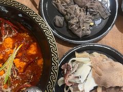 -小志家.鲜牦牛肉牛杂火锅野生菌汤锅