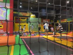 -蹦蹦跳跳(新奥购物中心店)