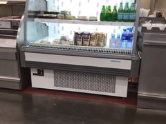 面包甜点陈列柜-山姆美式餐吧(鼓楼店)