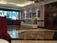 -深圳富苑皇冠假日套房酒店