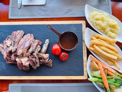-东西风牛排馆周末烧烤自助(首都机场希尔顿店)