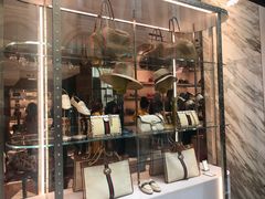 -文艺复兴百货(米兰大教堂广场店)