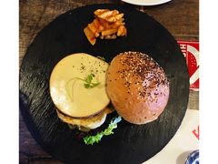 -HIGH FIVE哈福手工汉堡(桂林路店)