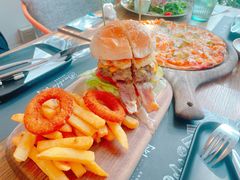 群交重芝士汉堡-闲·胡同 Barblu Hutong(雍和宫五道营店)