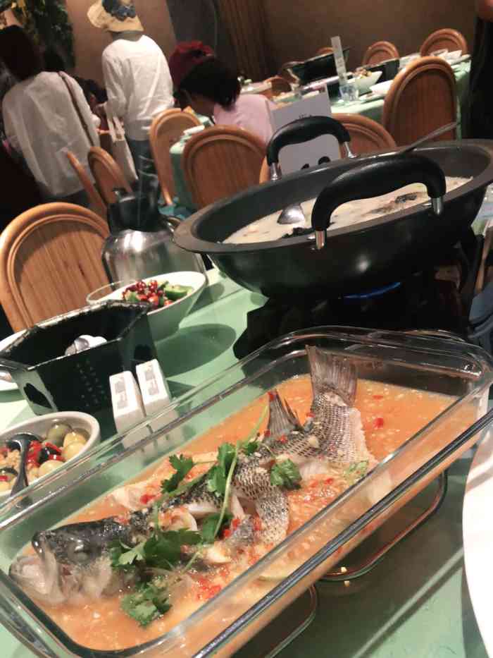 佬肥猫(松江东明店)-"今天我和我朋友在肥猫餐厅吃了饭,这家饭店.