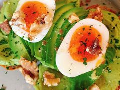 牛油果煮蛋吐司-RAC BAR(安福路店)