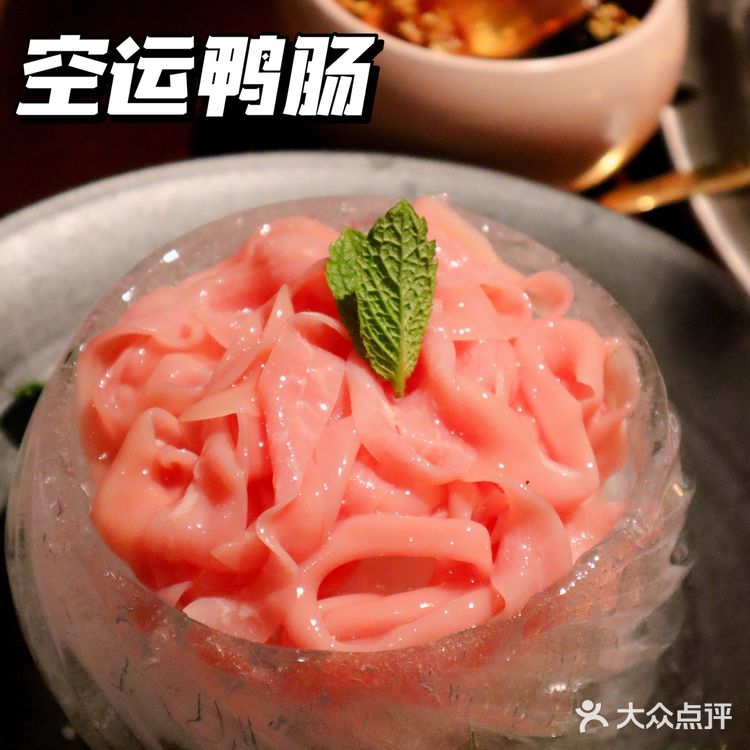 终于吃到了火遍武汉的花臂牛· 鲜毛肚火锅，但是不会再有下次了