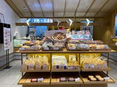 面包甜点陈列柜-西村叔叔的店·面包·甜品·蛋糕(崂山丽达店)