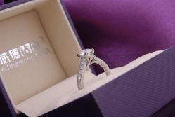 -威德钻石-克拉钻大本营(南京东路店)