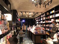 -钟书阁(松江泰晤士小镇店)