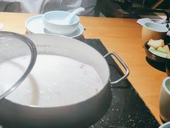 -洪氏嗨捞·广东猪肚鸡·椰子鸡火锅(西咸万象城店)