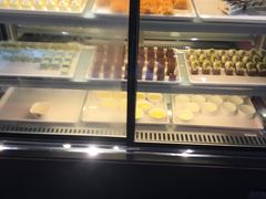 面包甜点陈列柜-瑞伯克牛排自助餐厅天一广场店