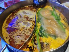鸳鸯锅-蒙肥羊·酸汤潮牛·鲜牛肉火锅烤肉自助(岗顶店)
