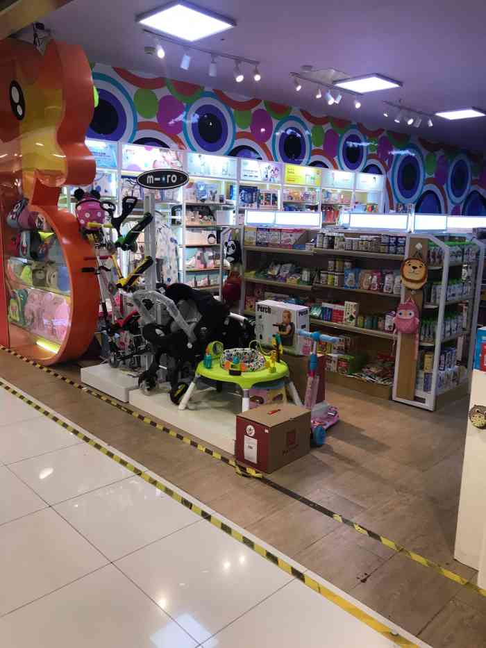 很多热情的宝爸宝妈带宝贝玩,设施不算多,但是周边居民多,生意挺棒的.