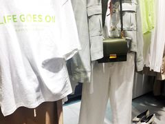 -URBAN REVIVO(欢乐海岸购物中心店)