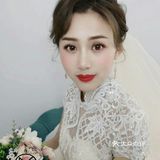 婚纱一共试了三套，每一套感觉都是不同风格的